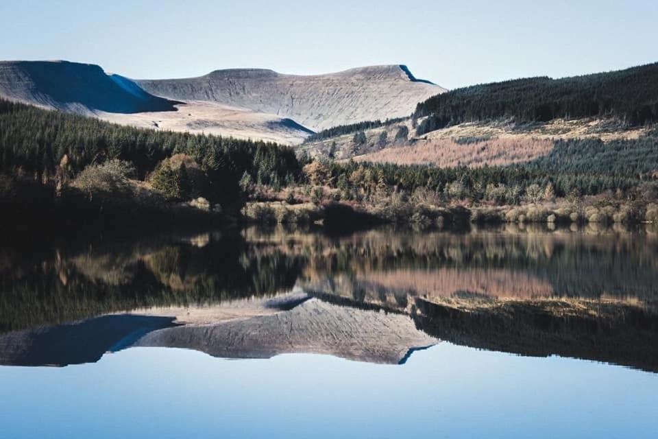 James' Place At The Taff Merthyr Tydfil Buitenkant foto